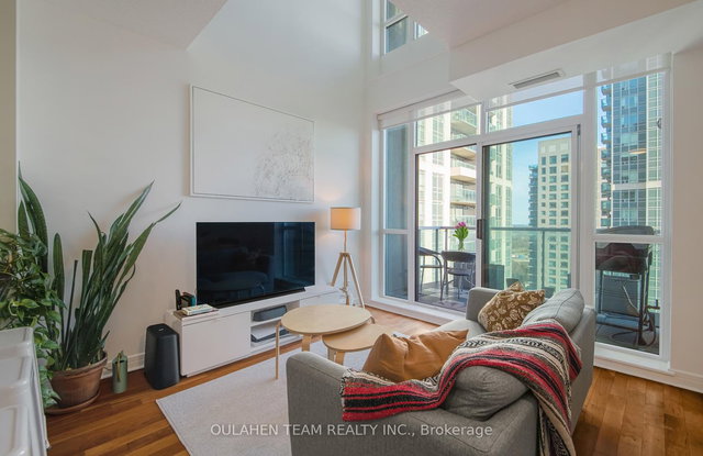 909 - 1 Avondale Avenue