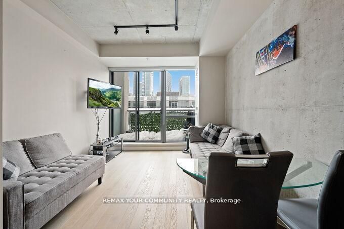 Listing Image 8