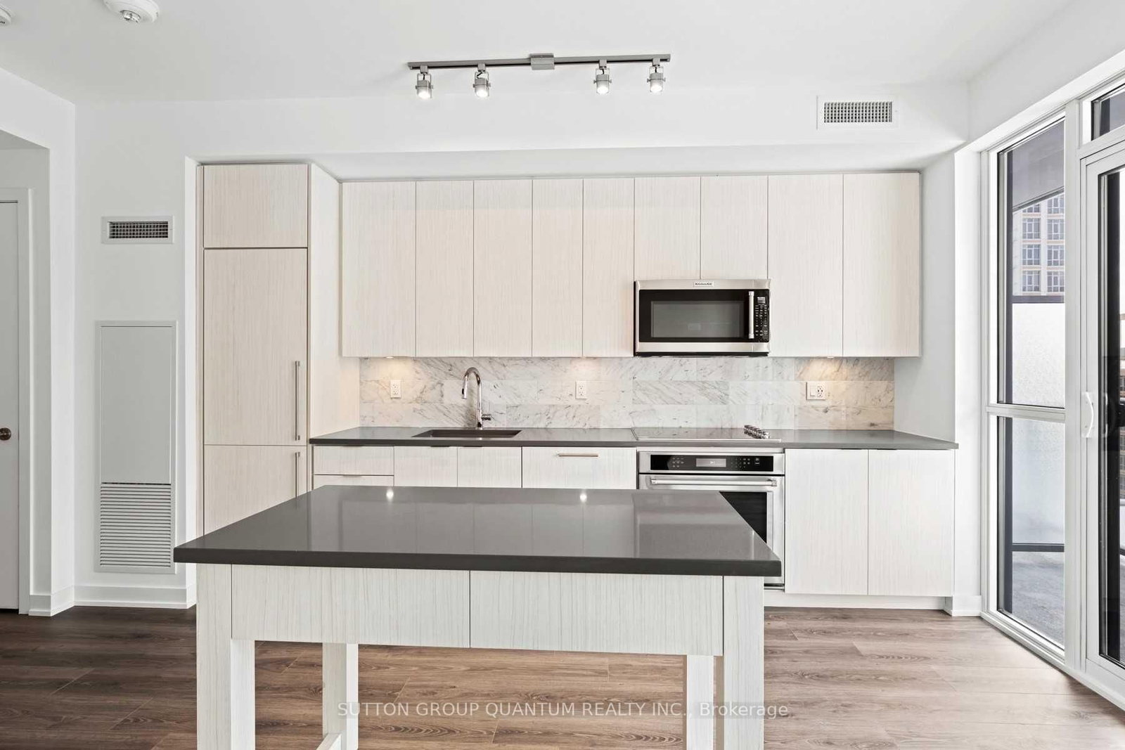 38 Iannuzzi Street, Unit 1002 - Photo 9