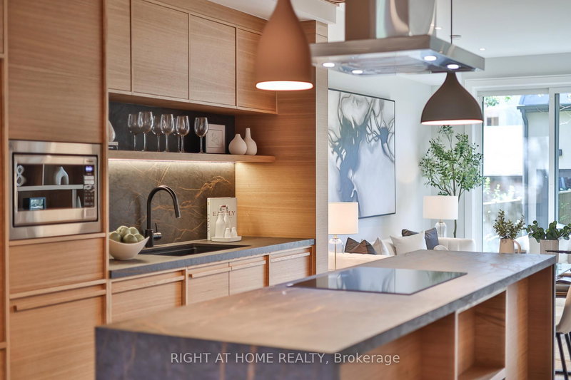 444 Roxton Rd, Toronto, M6G 3R4 | Image 2