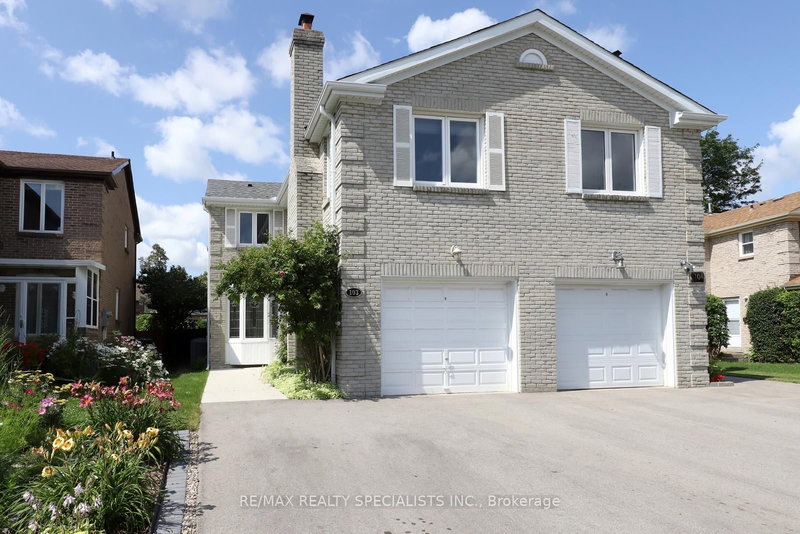 home for lease on 103 Stillwater Crescent