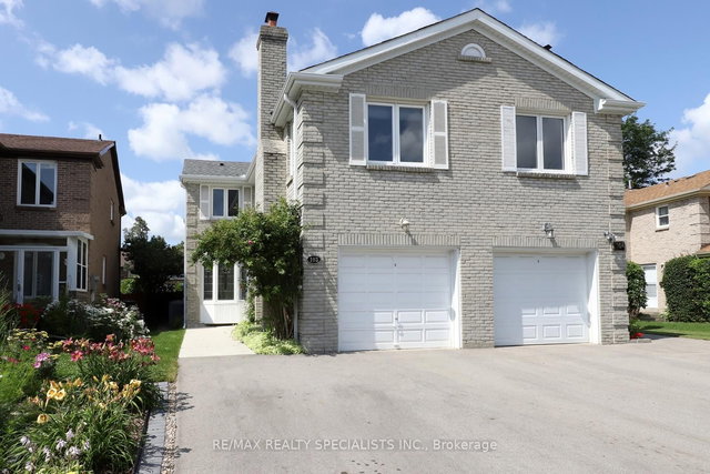 103 Stillwater Crescent