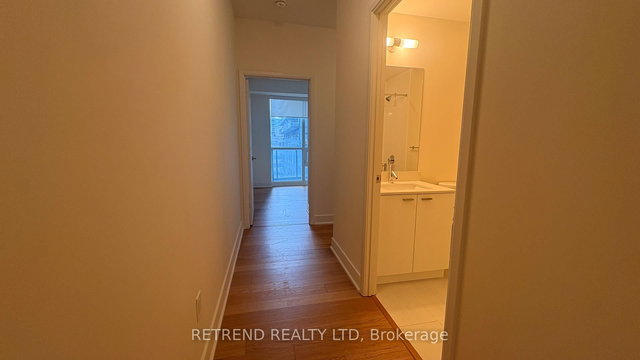 802 - 30 Roehmapton Avenue