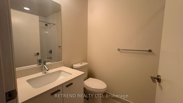 802 - 30 Roehmapton Avenue