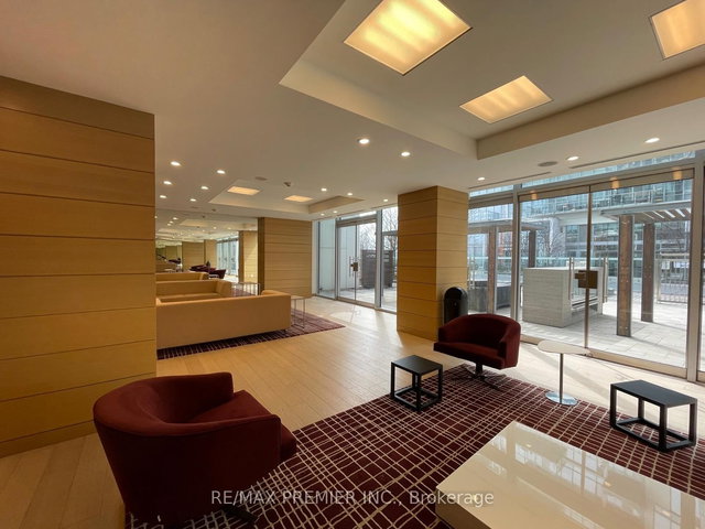 809 - 29 Queens Quay