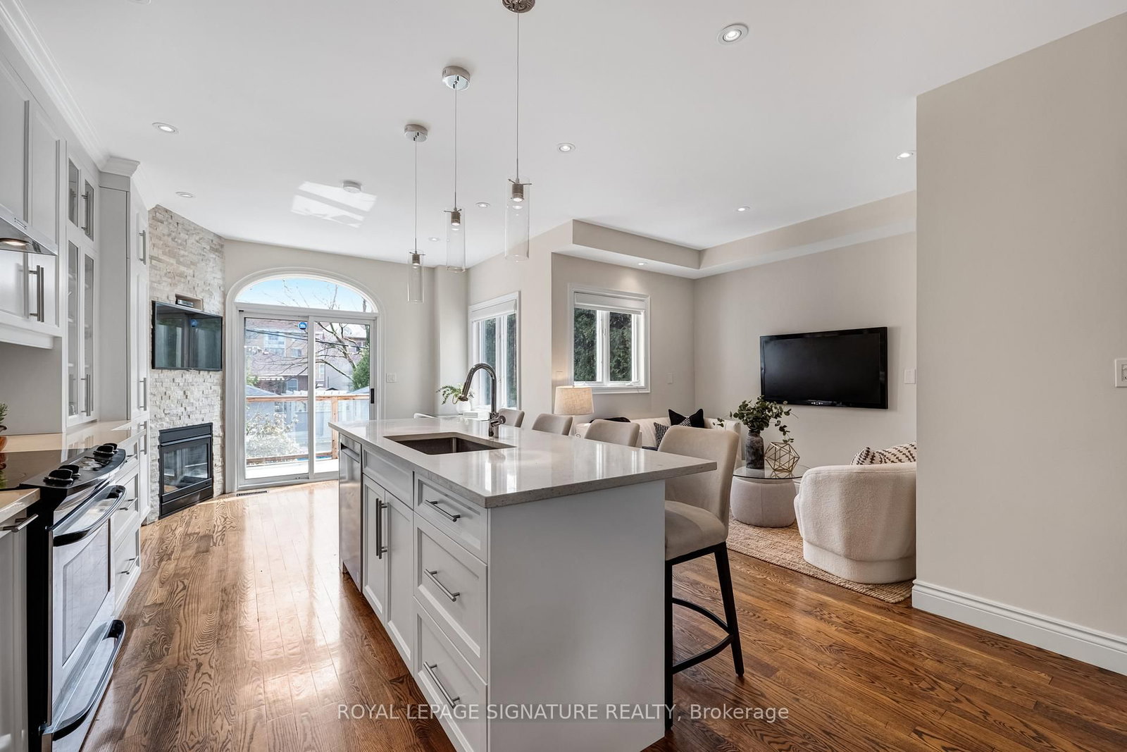 Detached House for sale at 343 Sutherland Drive, Toronto, Ontario, M4G 1J7 - Leaside - MLS: C13007472