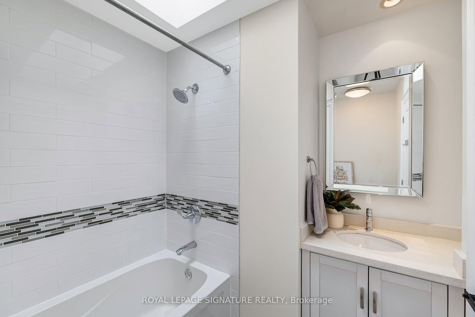 Detached House for sale at 343 Sutherland Drive, Toronto, Ontario, M4G 1J7 - Leaside - MLS: C13007472