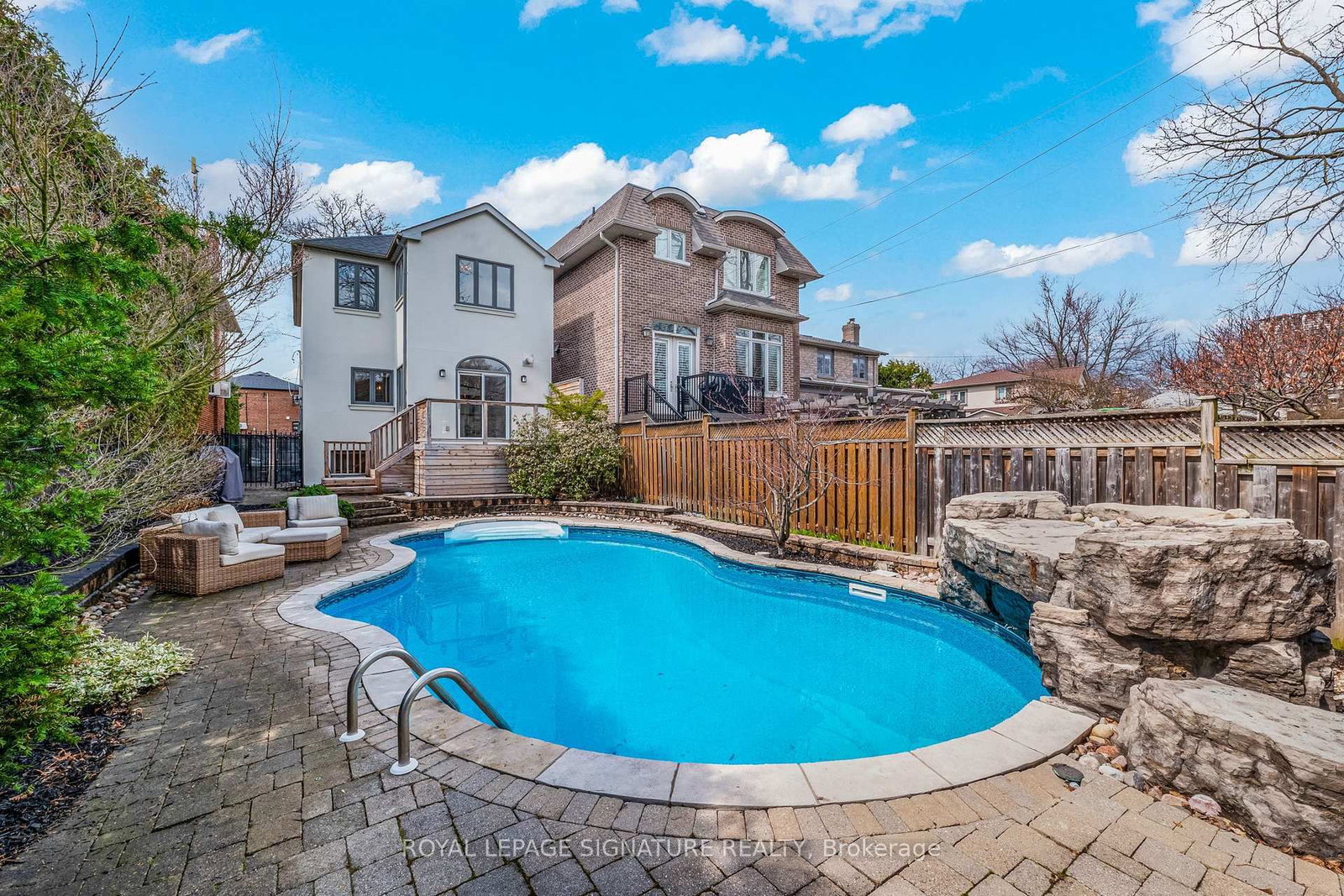 Detached House for sale at 343 Sutherland Drive, Toronto, Ontario, M4G 1J7 - Leaside - MLS: C13007472