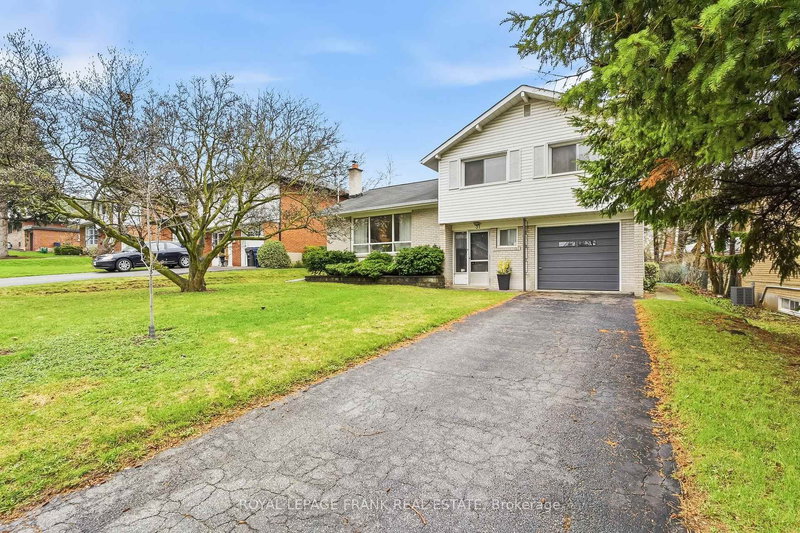 31 Cobham Cres, Toronto, M4A 1V7 | Image 3