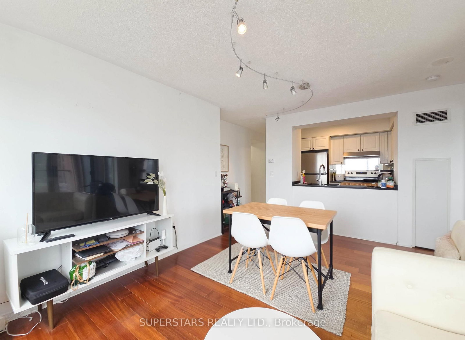 909 Bay Street, Unit 2105 - Photo 2