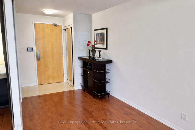 4211 - 65 Bremner Boulevard