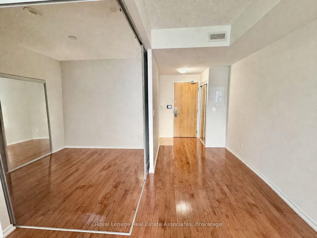 4211 - 65 Bremner Boulevard