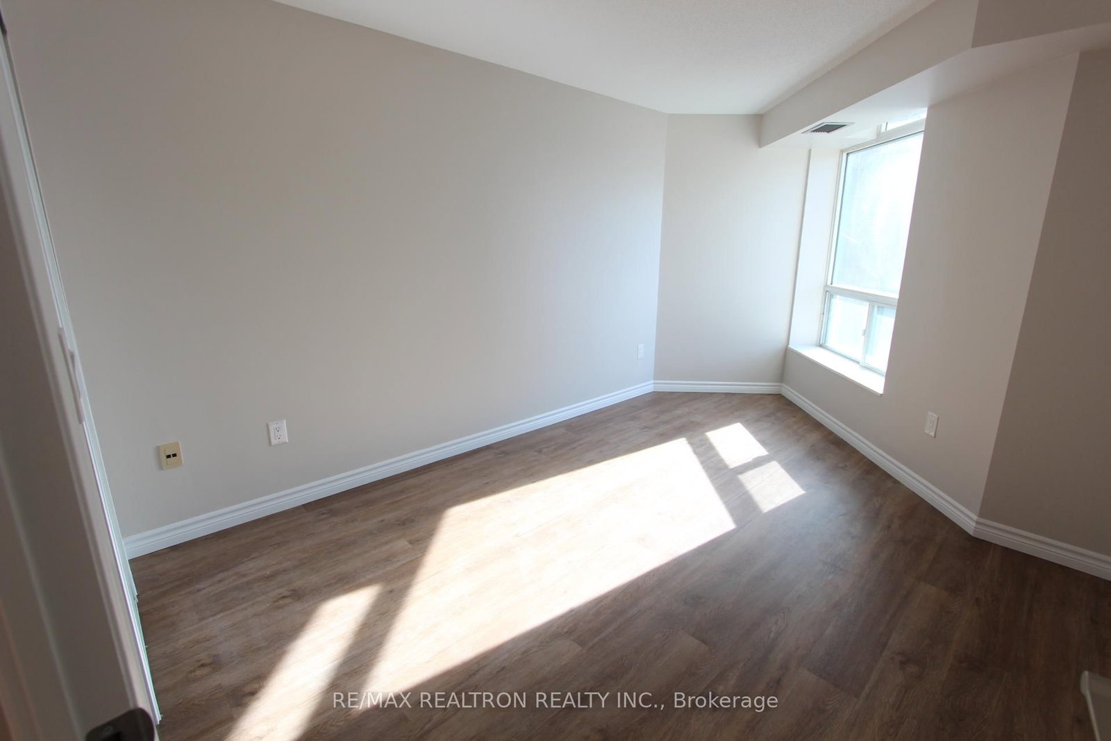 18 Pemberton Avenue, Unit PH01 - Photo 13