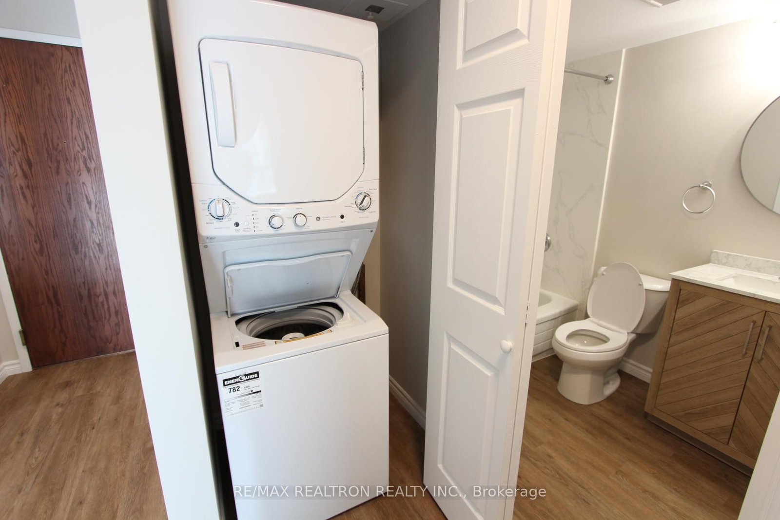 18 Pemberton Avenue, Unit PH01 - Photo 15