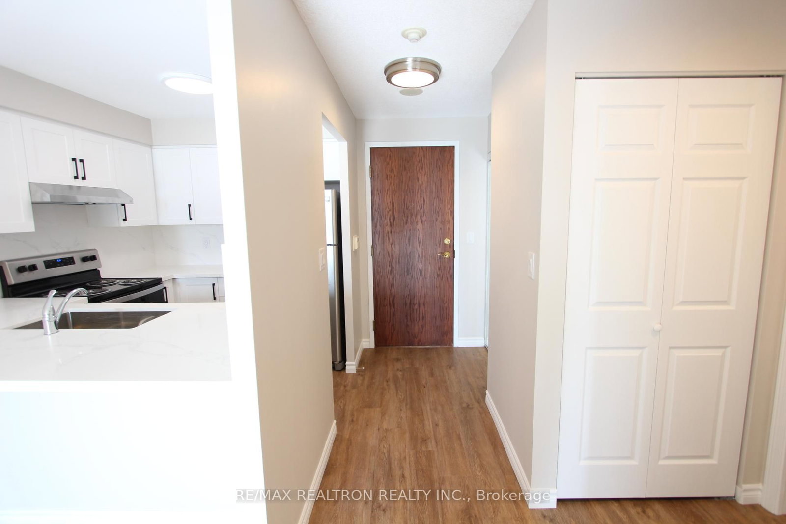 18 Pemberton Avenue, Unit PH01 - Photo 2