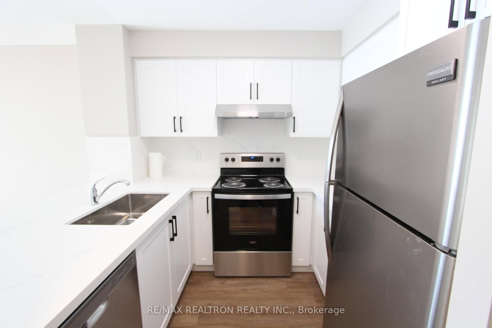 18 Pemberton Avenue, Unit PH01 - Photo 5