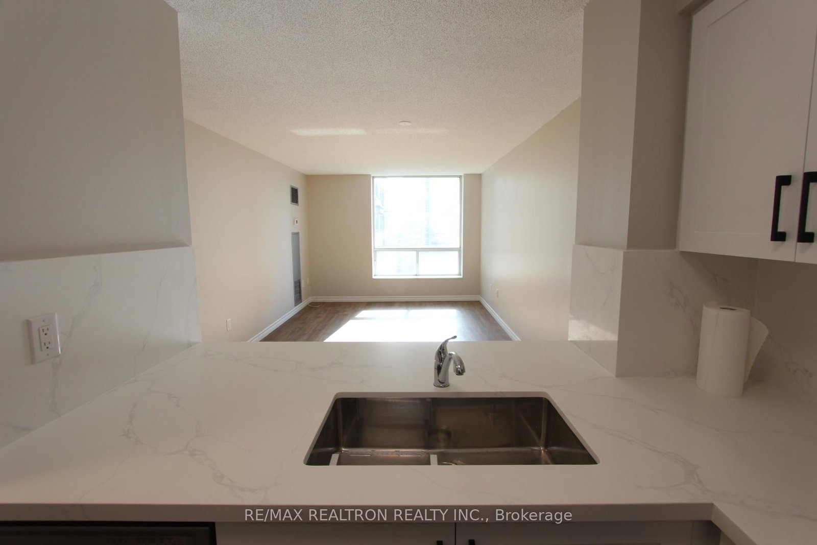 18 Pemberton Avenue, Unit PH01 - Photo 6