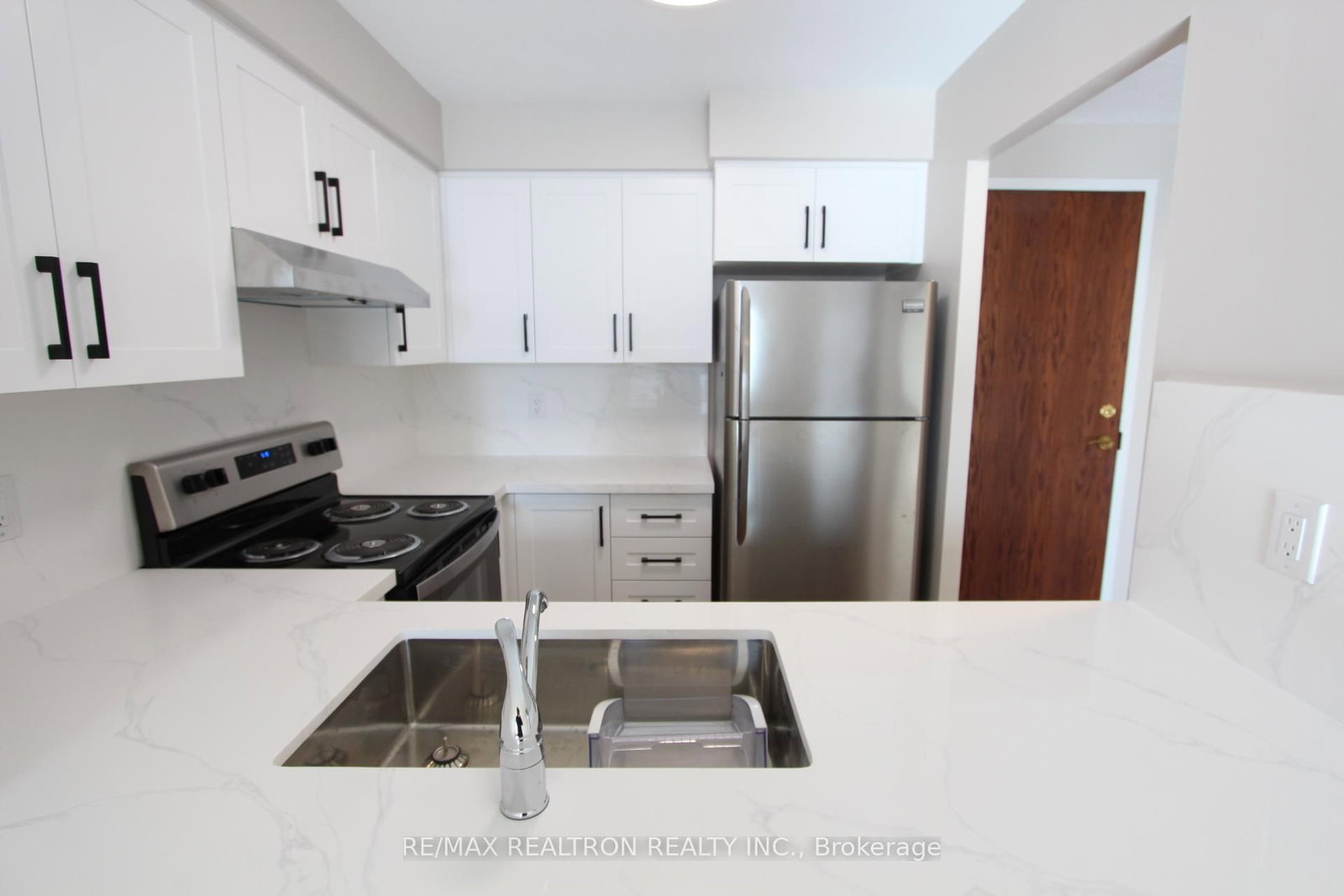 18 Pemberton Avenue, Unit PH01 - Photo 7