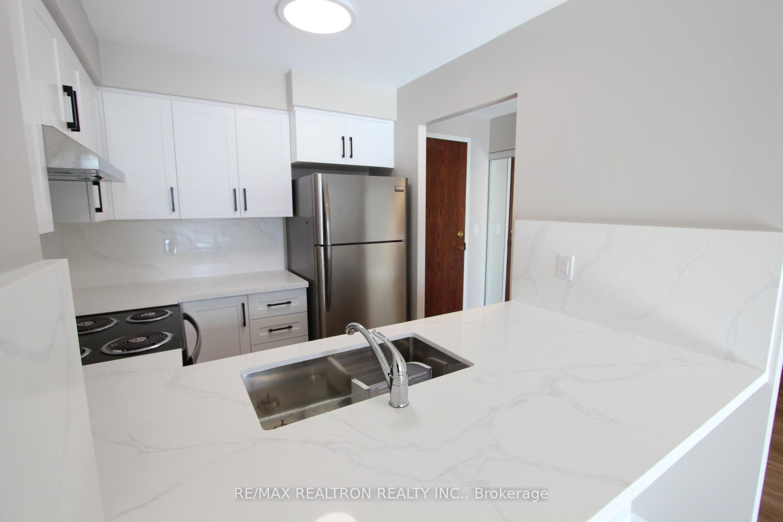 18 Pemberton Avenue, Unit PH01 - Photo 8