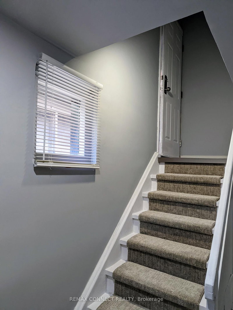 Lower - 50 Palmerston Ave, Toronto, M6J 2J1 | Image 2