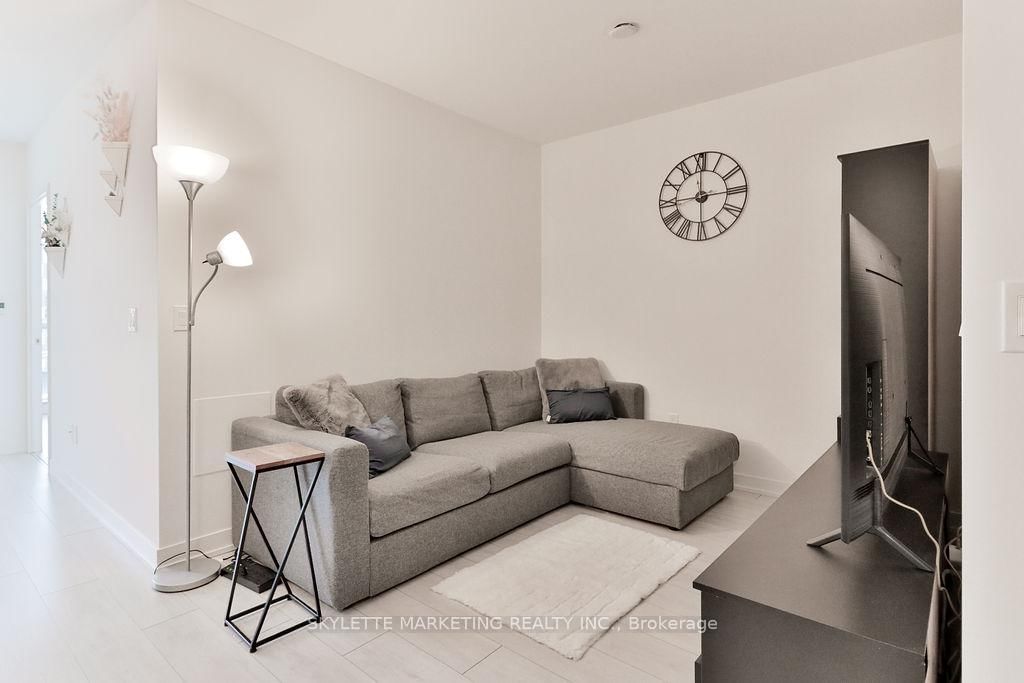 31 Tippett Road, Unit 659 - Photo 11