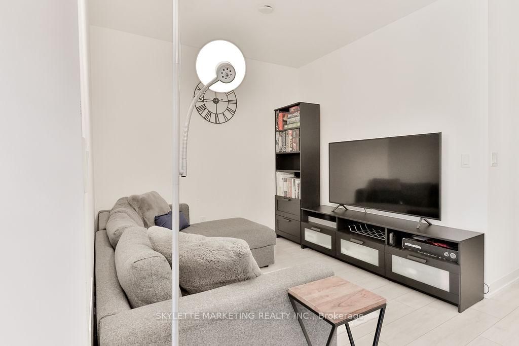 31 Tippett Road, Unit 659 - Photo 12