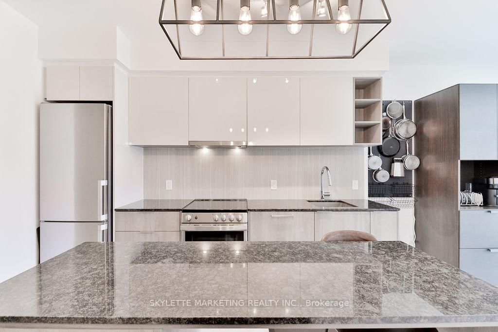 31 Tippett Road, Unit 659 - Photo 14