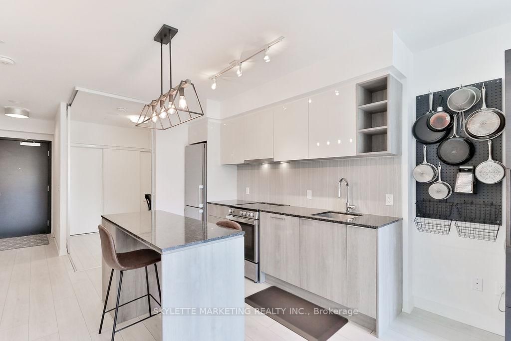 31 Tippett Road, Unit 659 - Photo 15