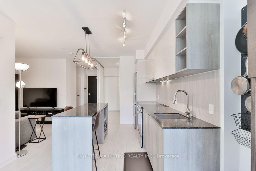 31 Tippett Road, Unit 659 - Photo 16