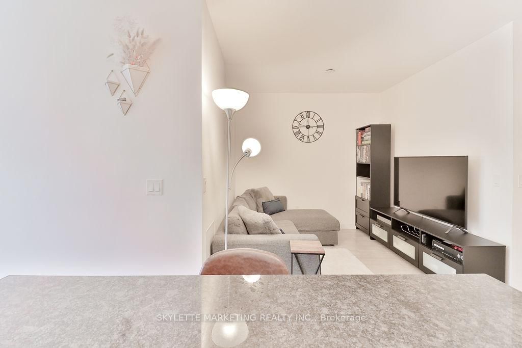 31 Tippett Road, Unit 659 - Photo 18