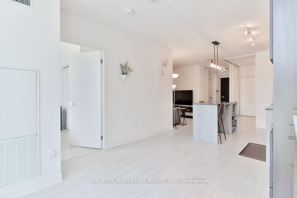 31 Tippett Road, Unit 659 - Photo 21