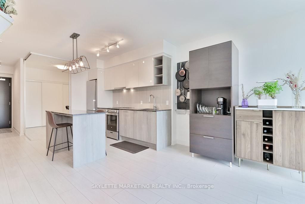 31 Tippett Road, Unit 659 - Photo 23