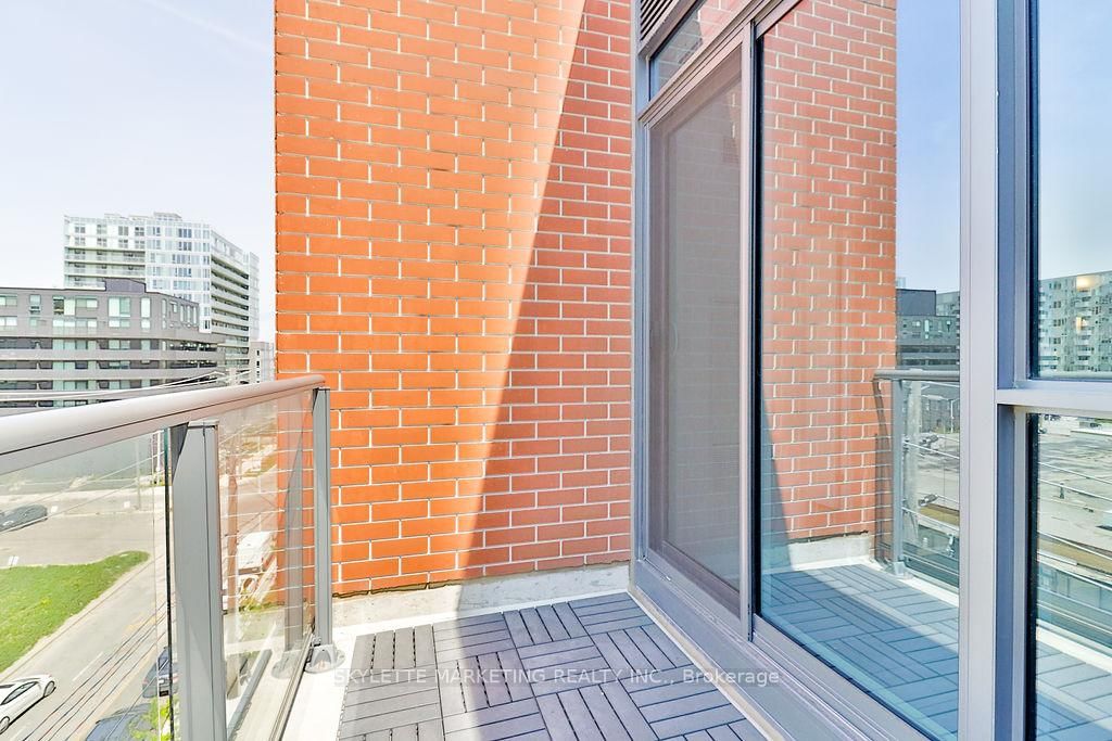 31 Tippett Road, Unit 659 - Photo 28