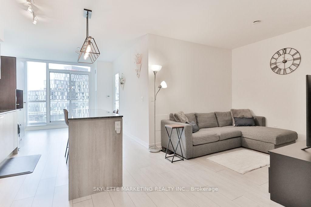 31 Tippett Road, Unit 659 - Photo 7
