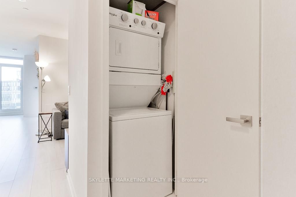 31 Tippett Road, Unit 659 - Photo 8