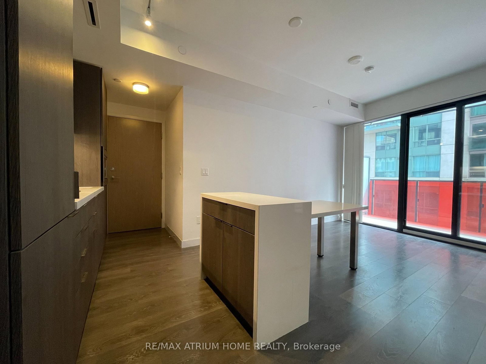 215 Queen Street W, Unit 915 - Photo 3