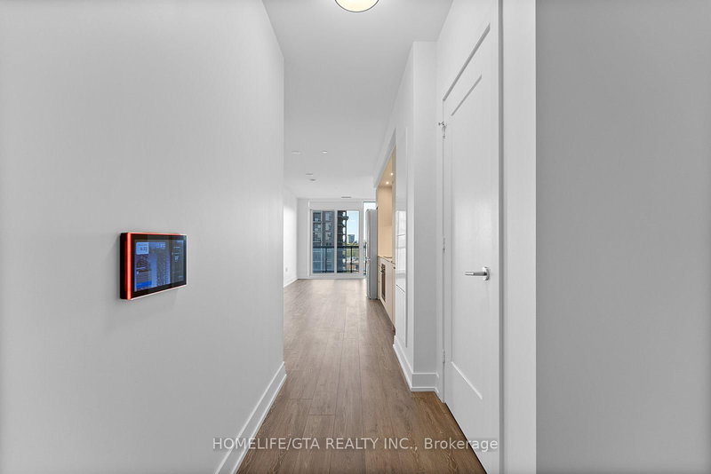 938 - 20 Inn On The Park Dr, Toronto, M3C 0P8 | Image 3