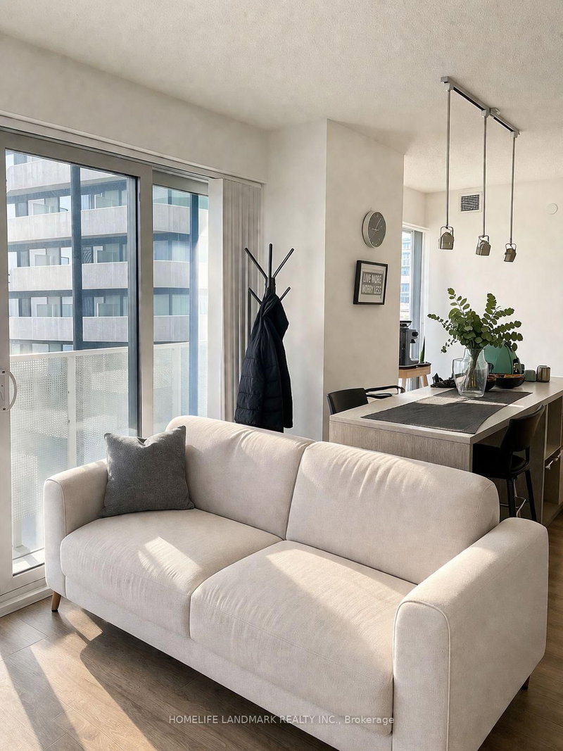 home for lease on 2010-88 harbour Street