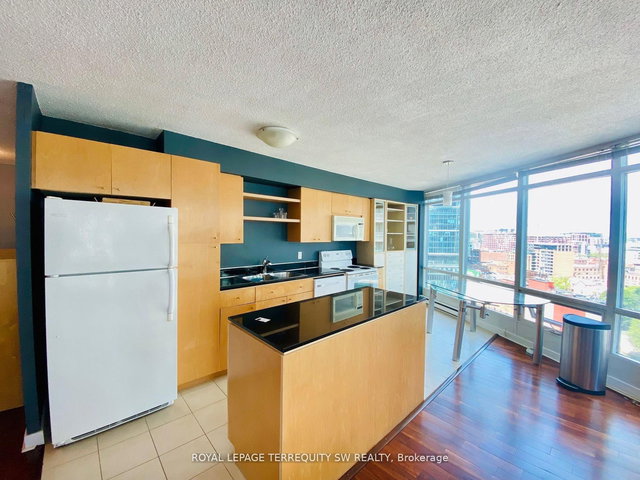 2010 - 373 Front Street W