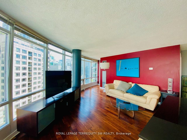 2010 - 373 Front Street W