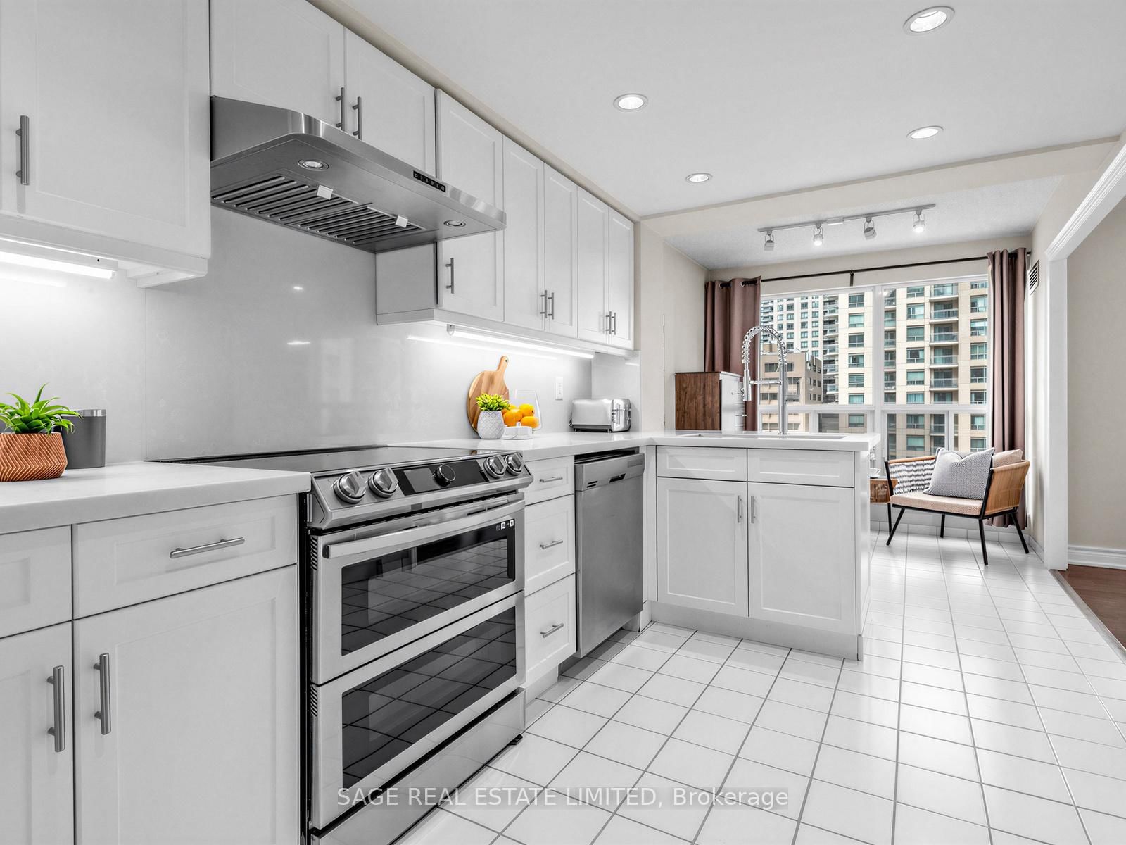 18 Hollywood Avenue, Unit 1001 - Photo 8