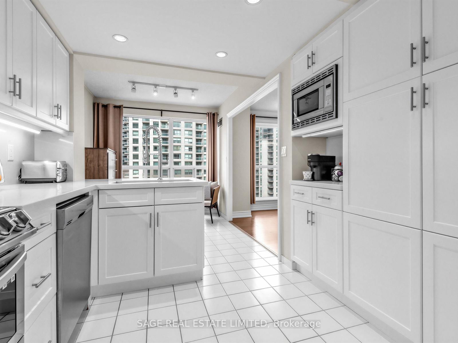 18 Hollywood Avenue, Unit 1001 - Photo 9