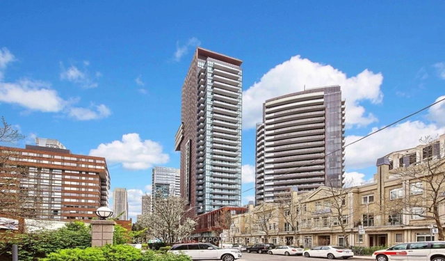 705 - 32 Davenport Road E