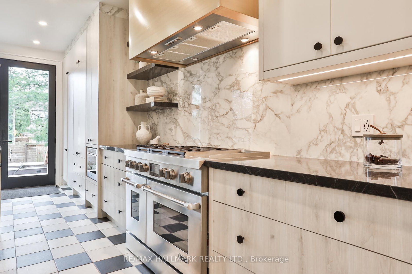 Detached House for sale at 553 Davisville Avenue, Toronto, Ontario, M4S 1J2 - Mount Pleasant East - MLS: C13008834