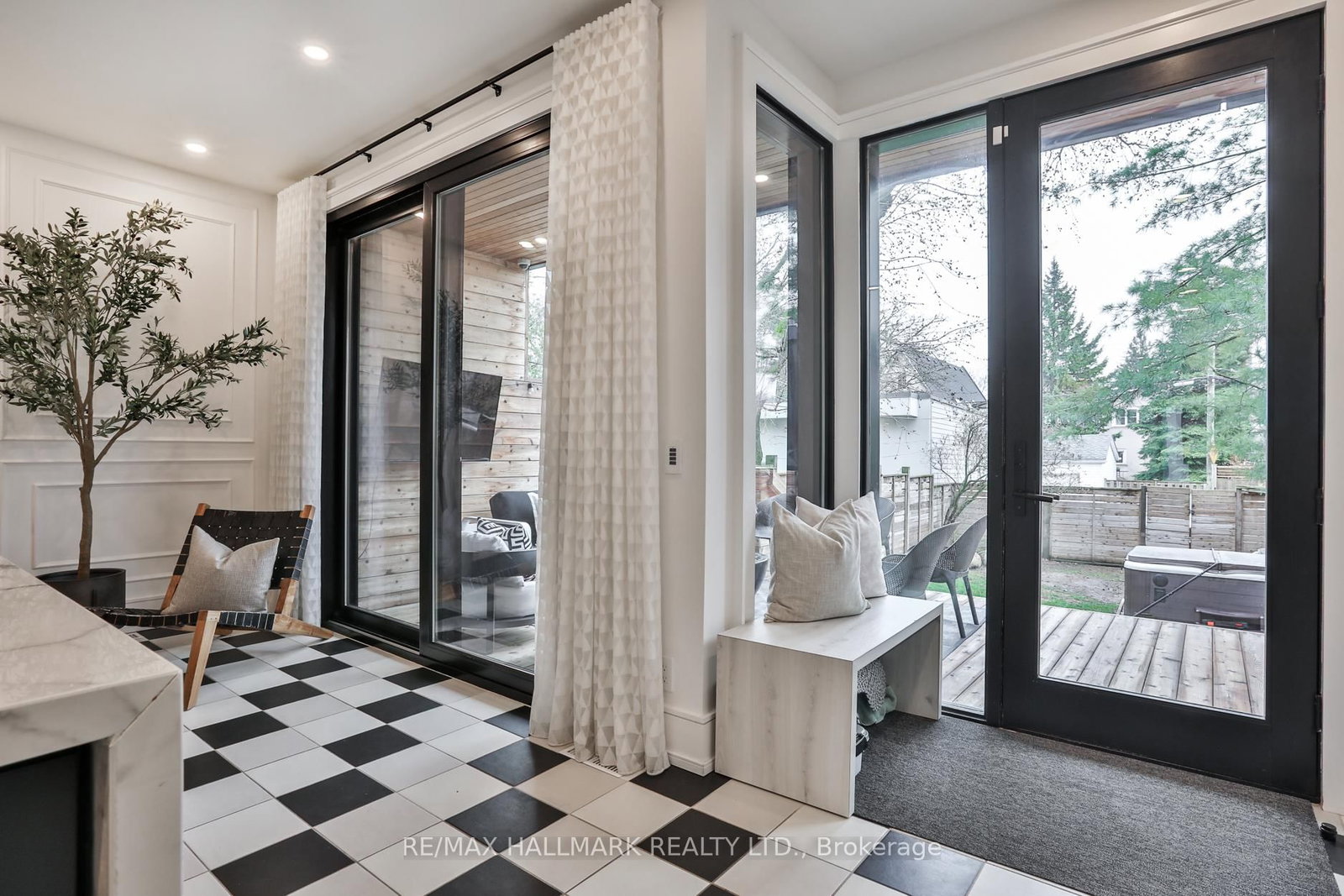 Detached House for sale at 553 Davisville Avenue, Toronto, Ontario, M4S 1J2 - Mount Pleasant East - MLS: C13008834