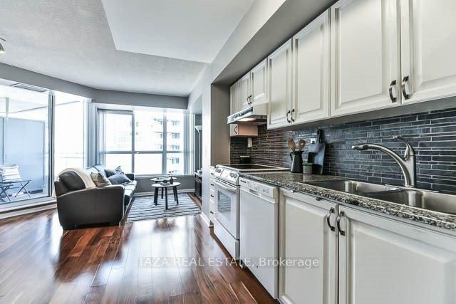 803 - 228 Queens Quay W