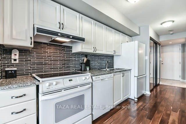 803 - 228 Queens Quay W