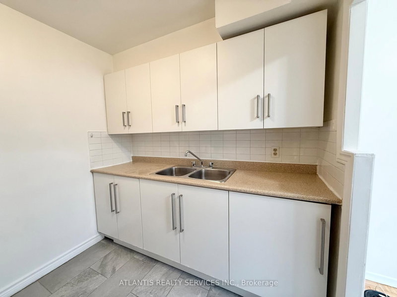 102 - 80 Montclair Ave, Toronto, M5P 1P8 | Image 3