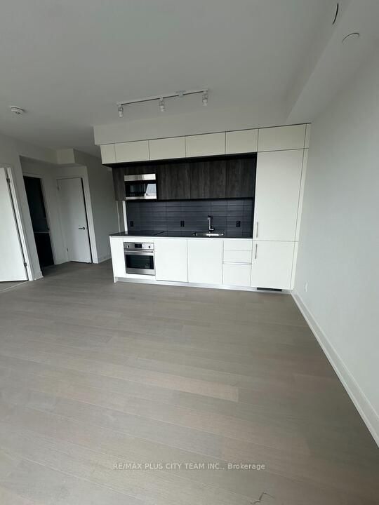 322 Dupont Street, Unit 701 - Photo 5