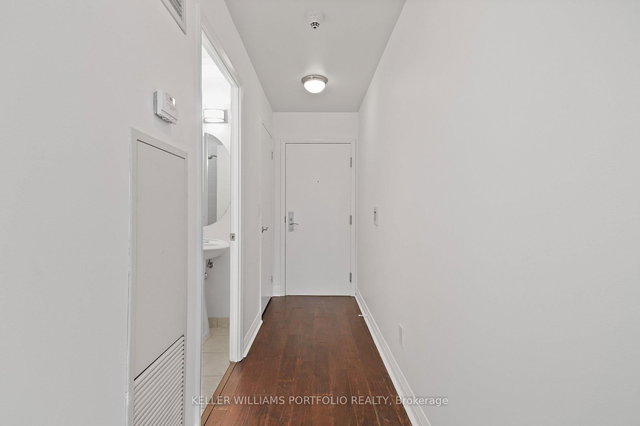 1002 - 220 Victoria Street